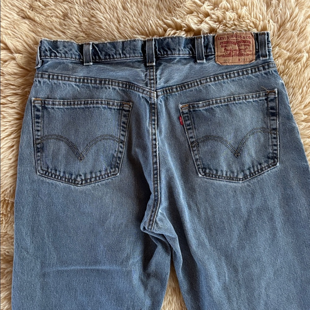 Vintage Levi’s 550 Jeans - Picture 5 of 12